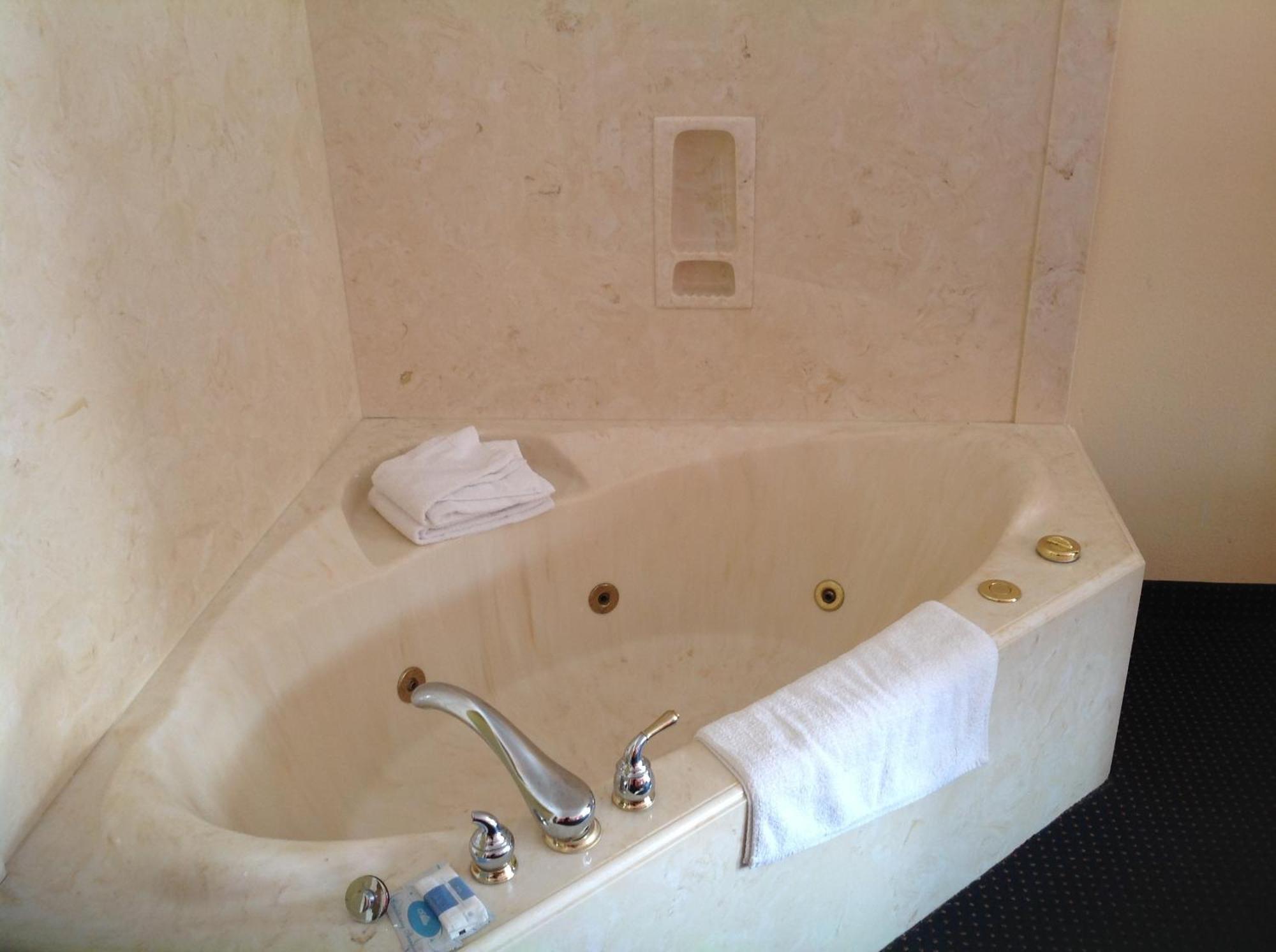 Executive Inn&Suites Shepherd Extérieur photo