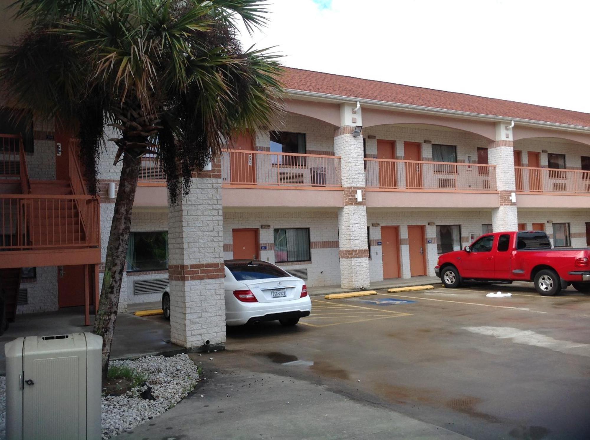 Executive Inn&Suites Shepherd Extérieur photo