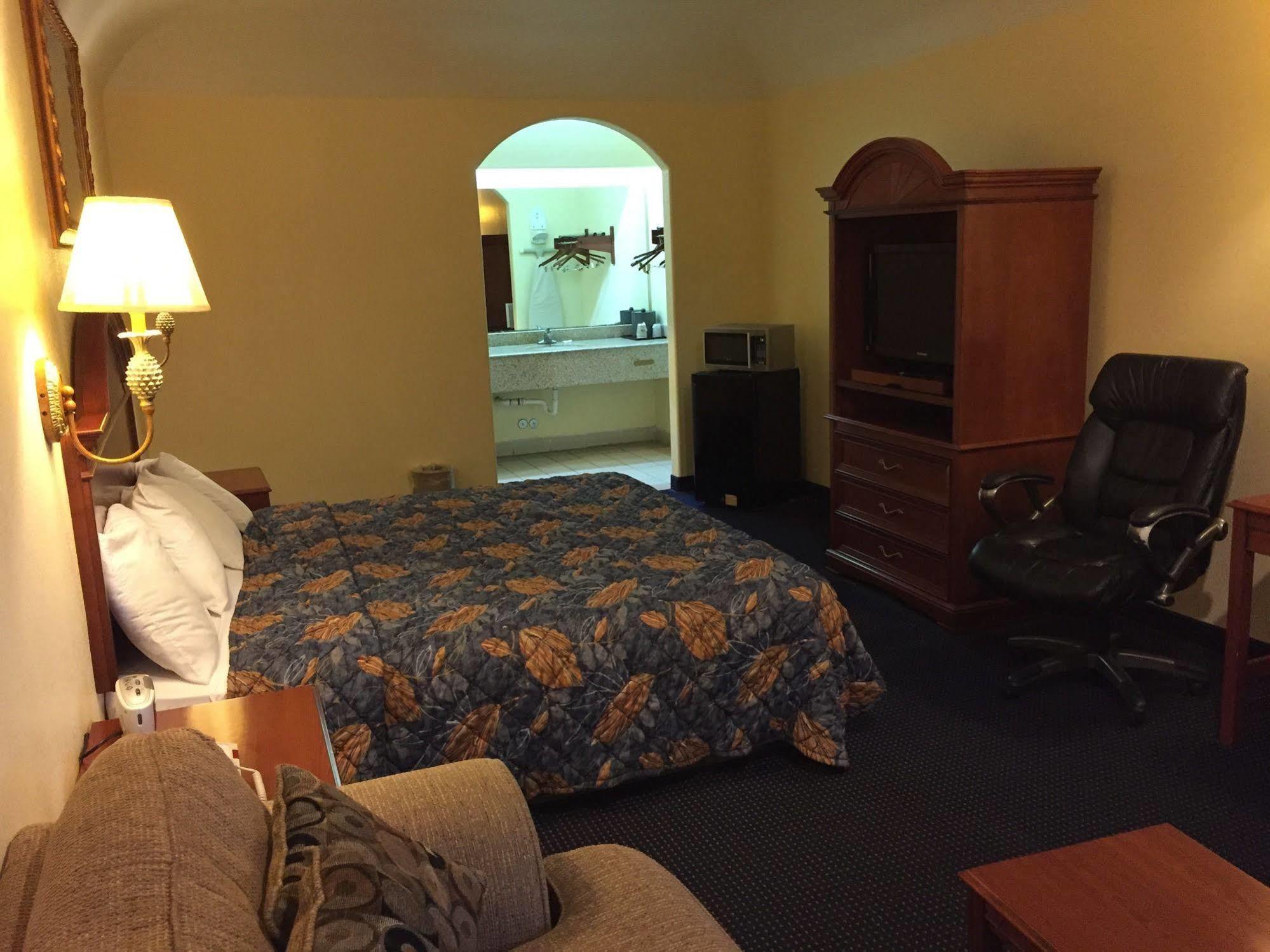 Executive Inn&Suites Shepherd Extérieur photo