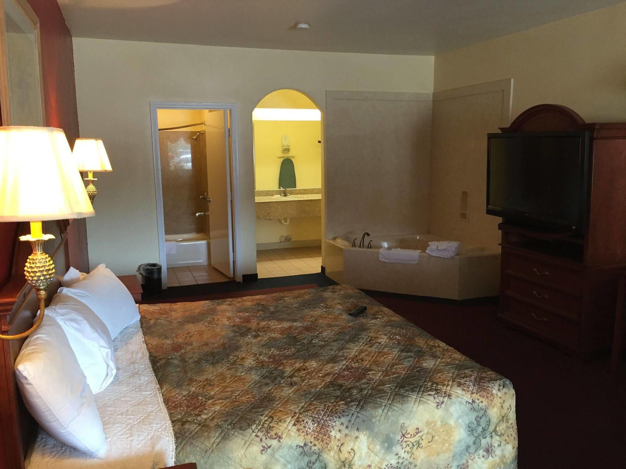 Executive Inn&Suites Shepherd Extérieur photo