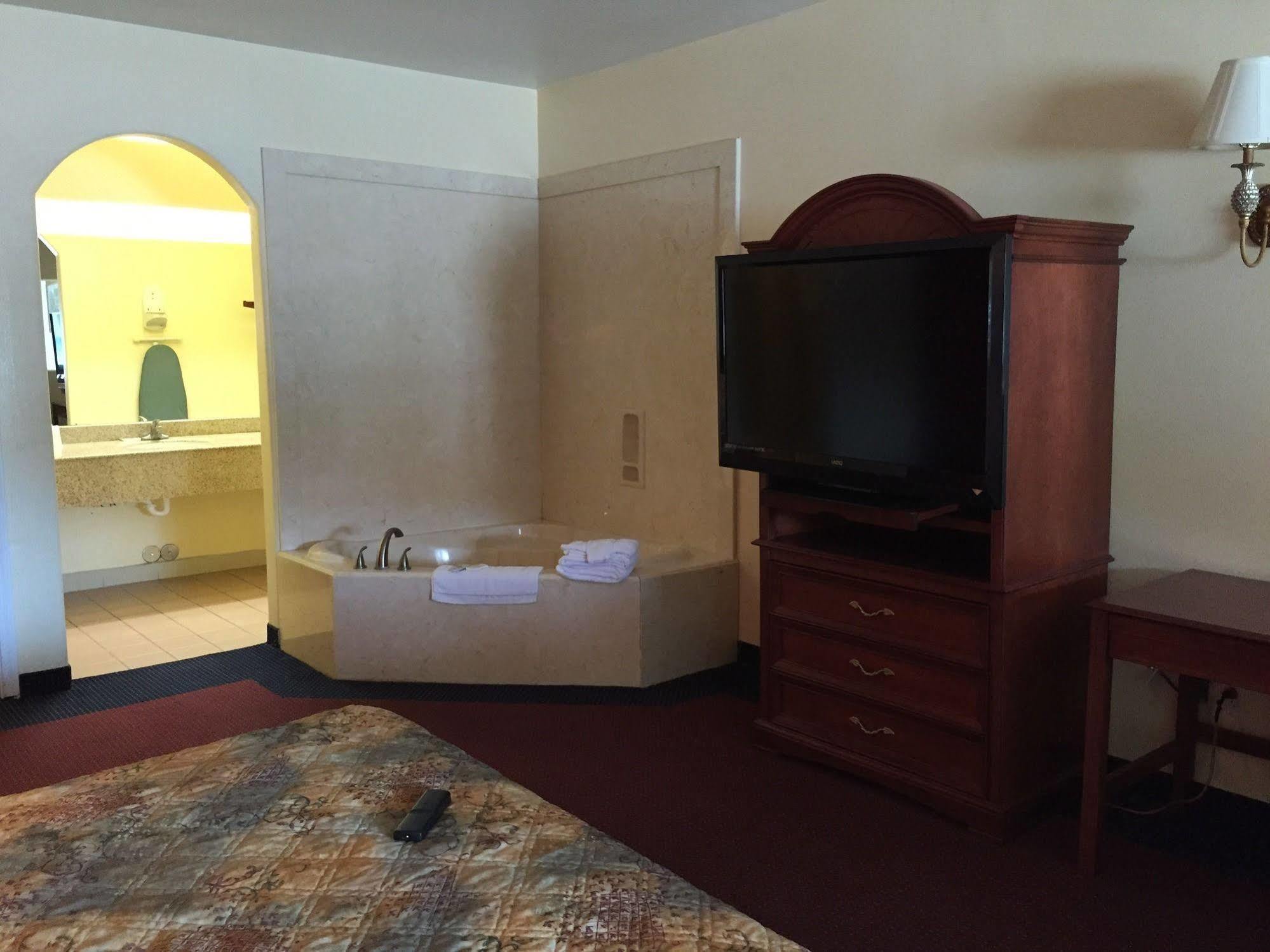 Executive Inn&Suites Shepherd Extérieur photo