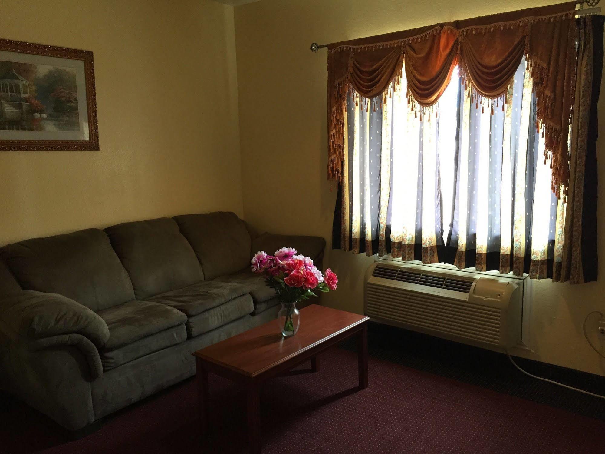 Executive Inn&Suites Shepherd Extérieur photo